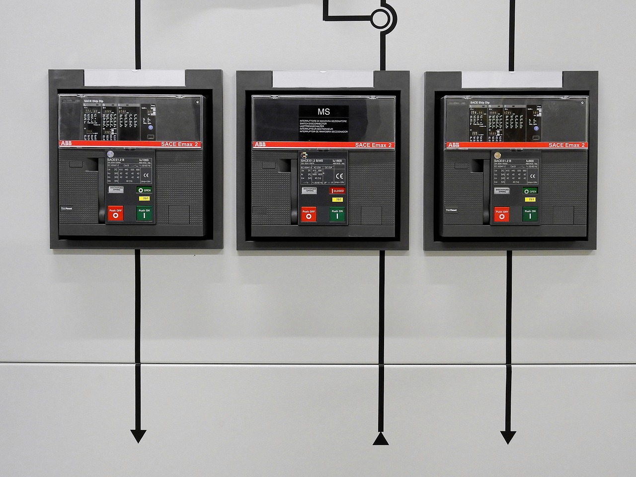 switchgear-2069722_1280