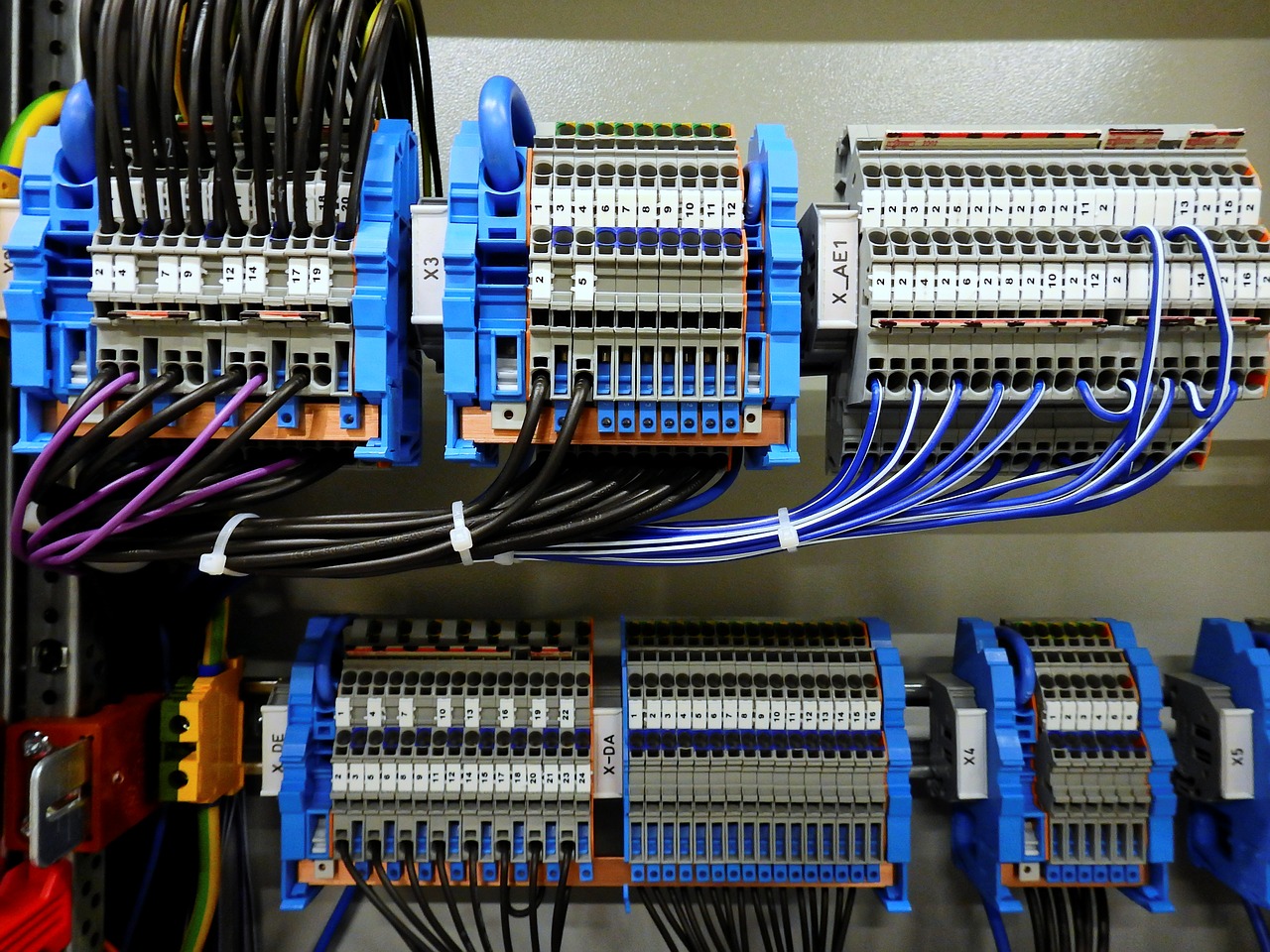 switchgear-2069791_1280